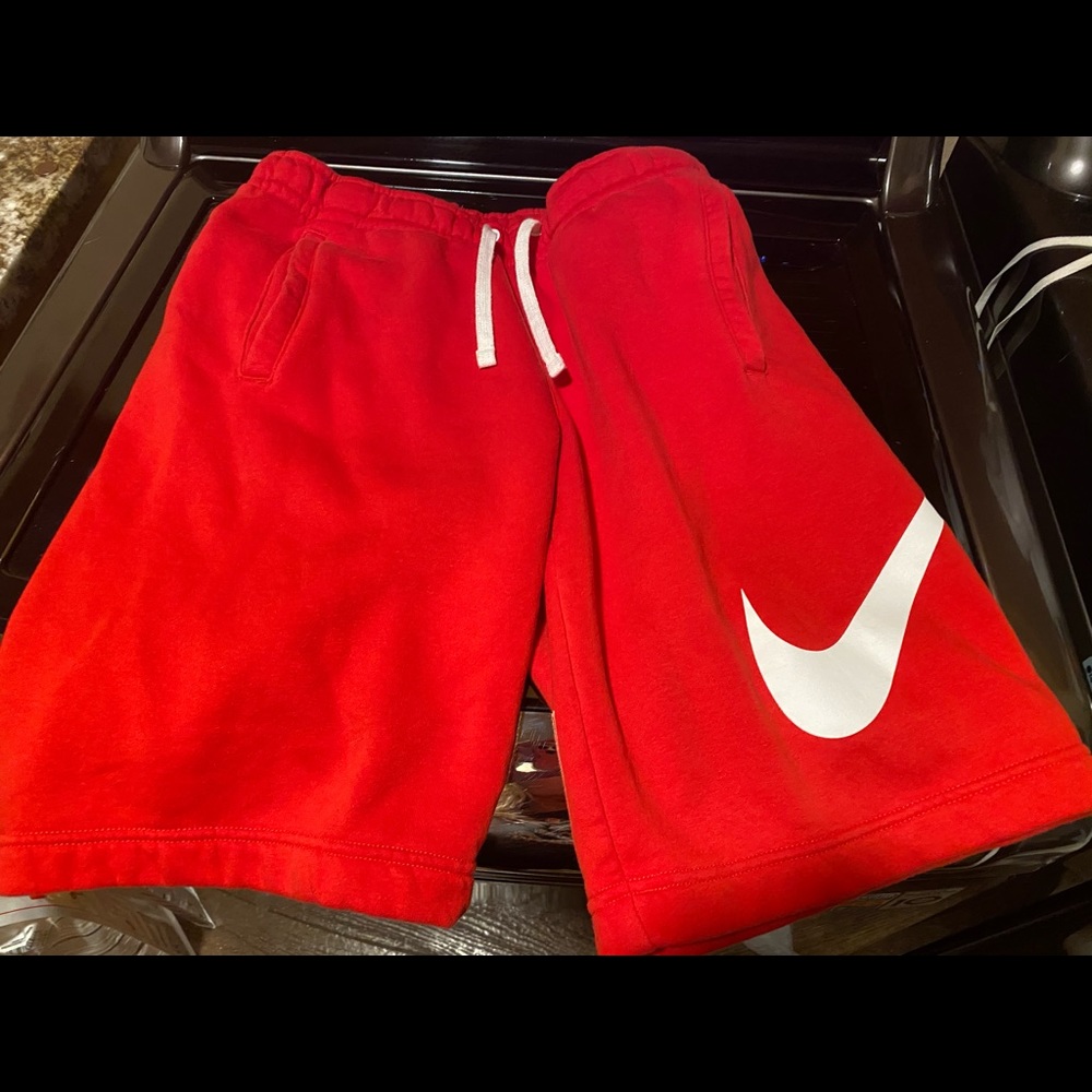 Men’s Nike shorts small